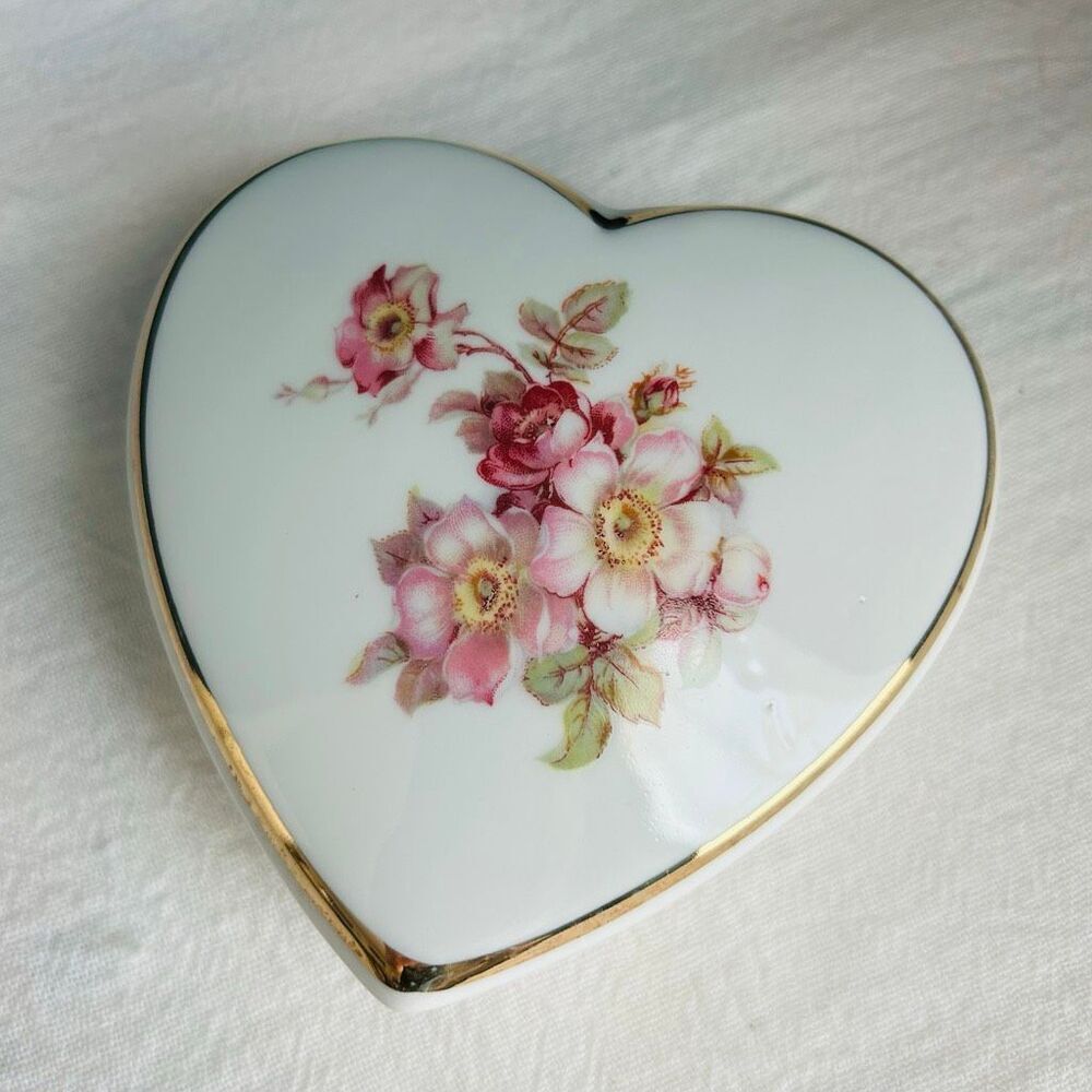 Vintage West German Wild Rose Trinket Jewelry Keepsake Heart Box with Lid
